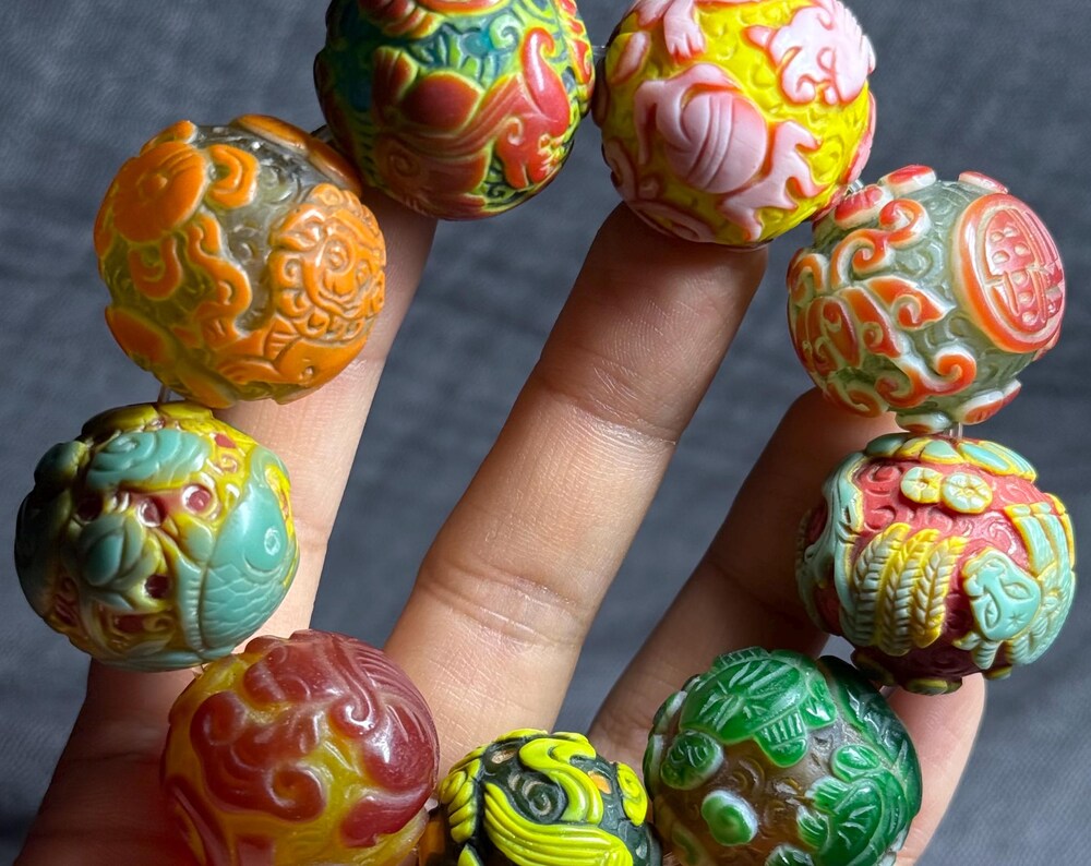 Vintage Peking Carved Glass Beads (25mm)