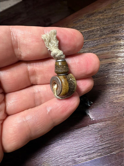 Handcrafted Nepal Tibetan Yak Bone Guru Bead Pendant  Traditional Buddhist Mala Accessory