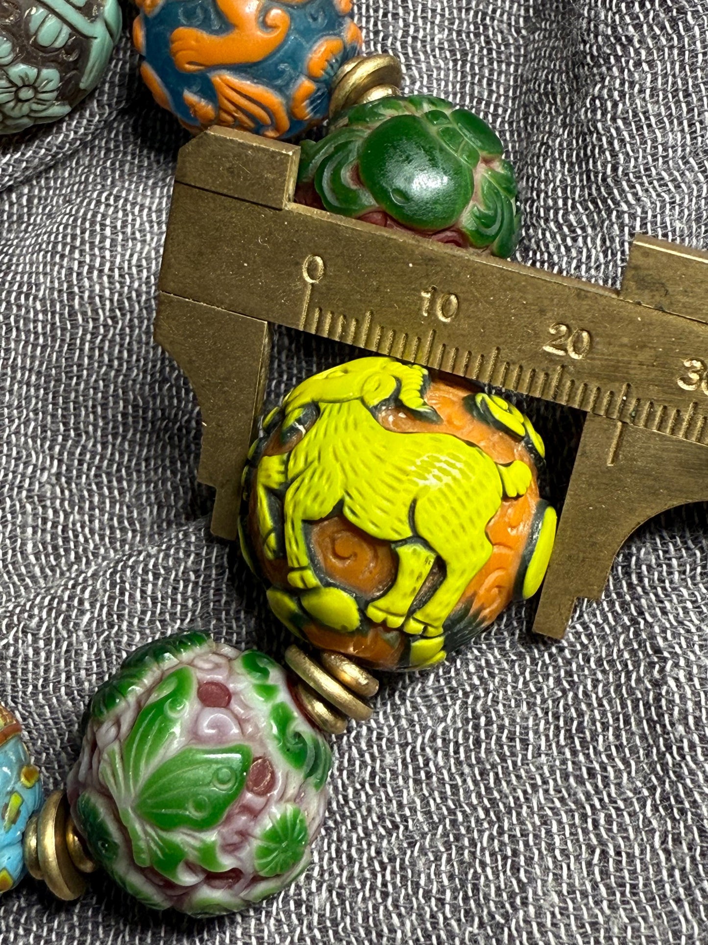 Vintage Peking Carved Glass Beads(20mm and 25mm mixed)  Lampwork Beads with Floral & Animal Designs