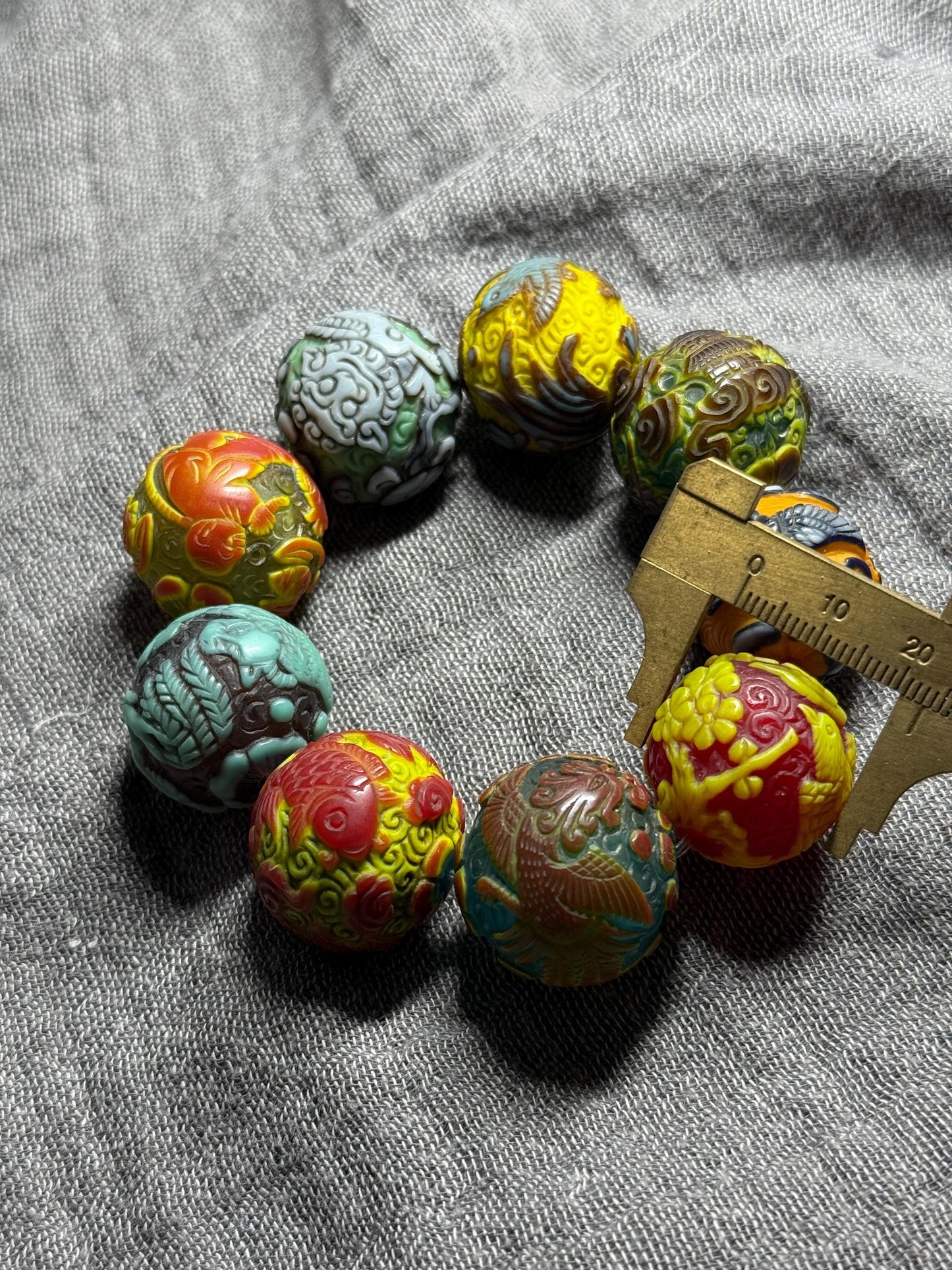 Vintage Peking Carved Glass Beads(25mm)  Lampwork Beads with Floral & Animal Designs
