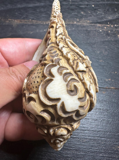 Hand-Carved Mahakala Conch Shell Trumpet | Tibetan Buddhist Ritual Horn | 4.8 Antique-Style Shell from Nepal