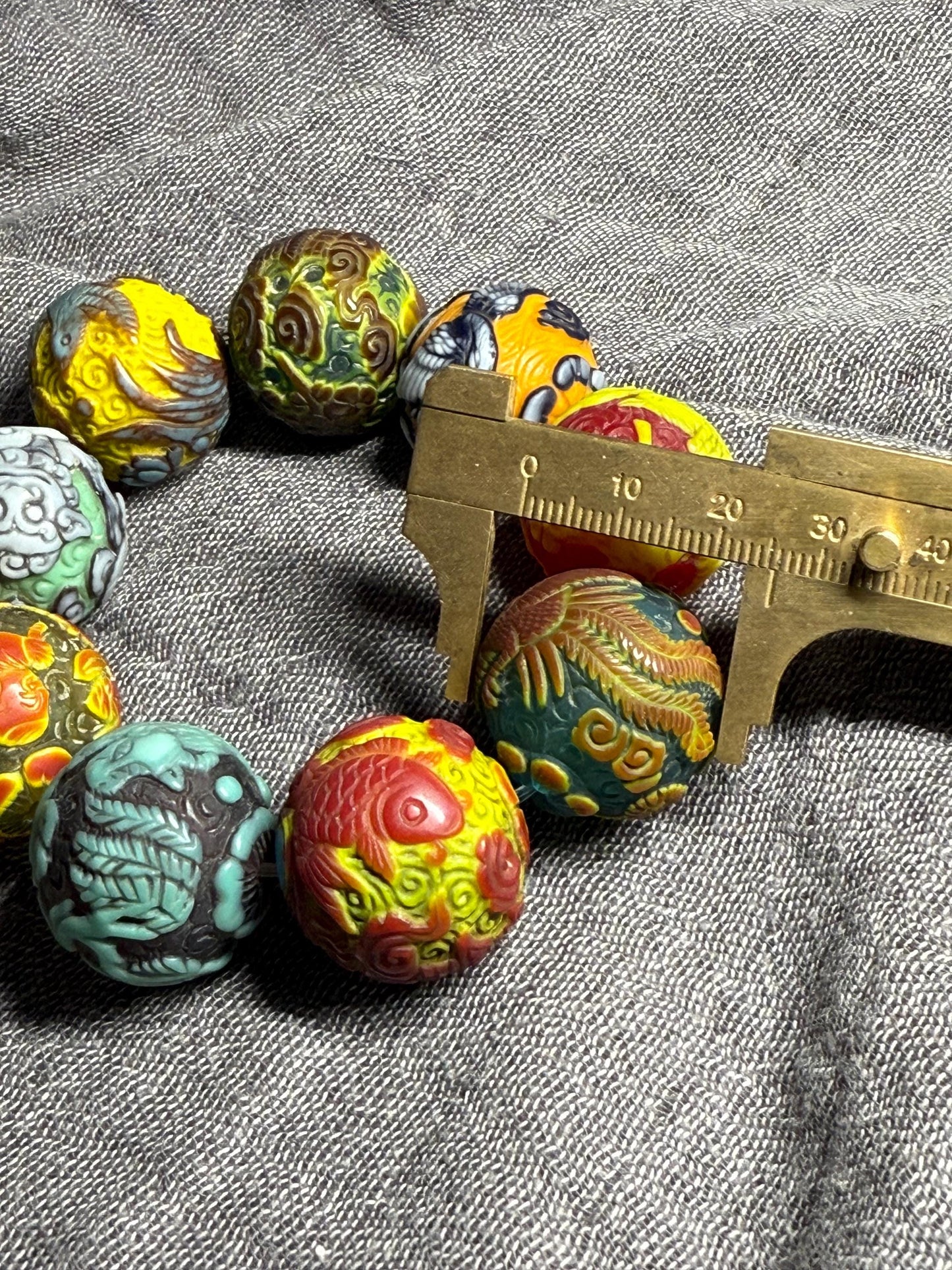 Vintage Peking Carved Glass Beads(25mm)  Lampwork Beads with Floral & Animal Designs