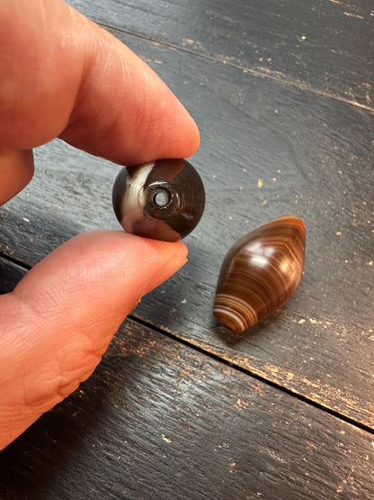 Himalayan Banded Agate Olive Beads: Natural Brown and White（set of 2）