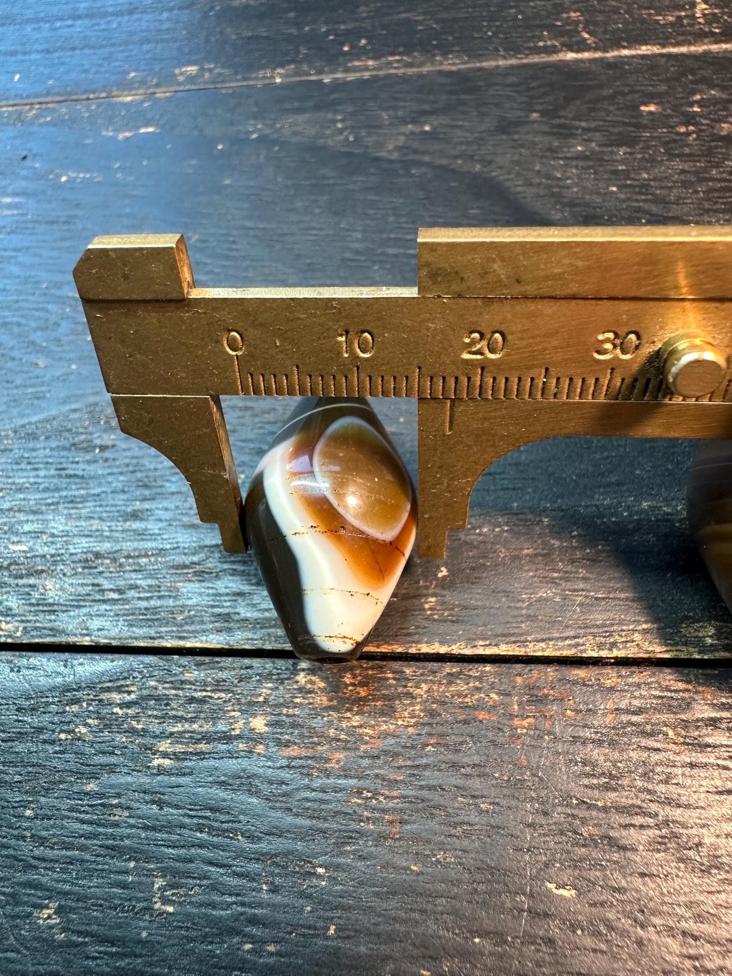 Himalayan Banded Agate Olive Beads: Natural Brown and White（set of 2）