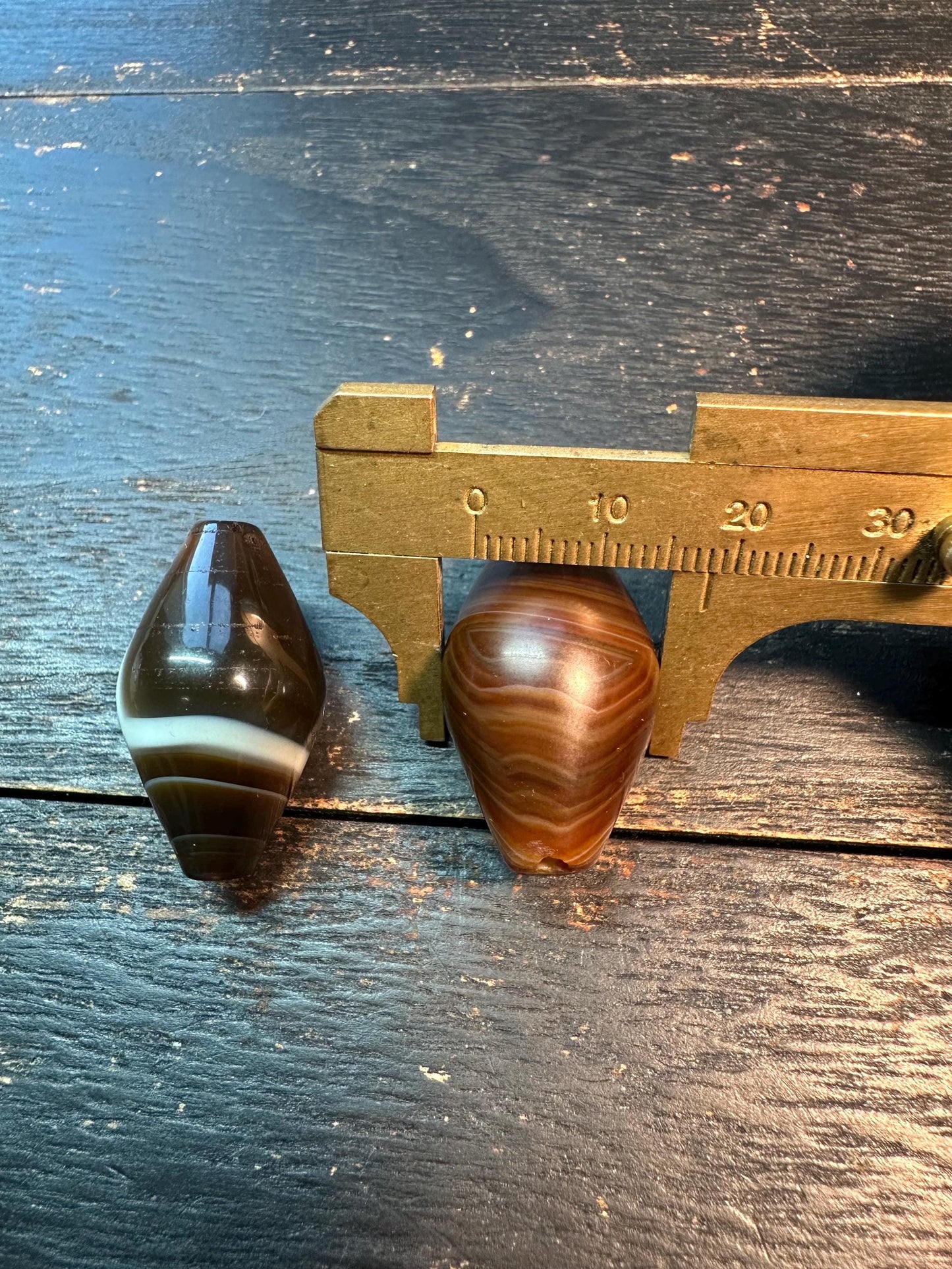 Himalayan Banded Agate Olive Beads: Natural Brown and White（set of 2）